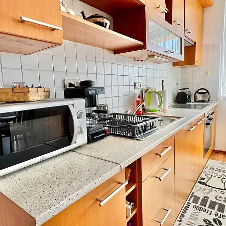 Riverside Free Parking Apartman