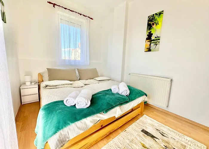Riverside Free Parking Apartment Dunakeszi